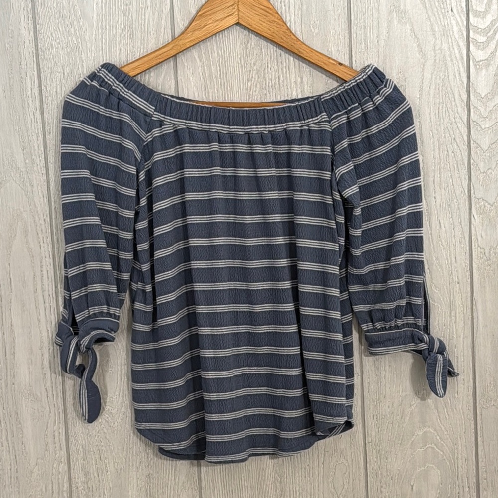 XS Abercrombie & Fitch top, off shoulder neck